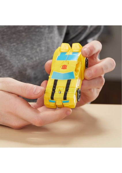 Cyberverse Tek Adımda Dönüşen Figür E3522 - Bumblebee