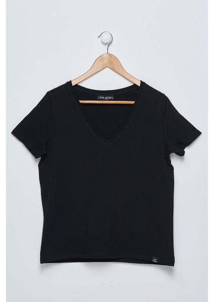 Kadın Siyah V Yaka T-Shirt