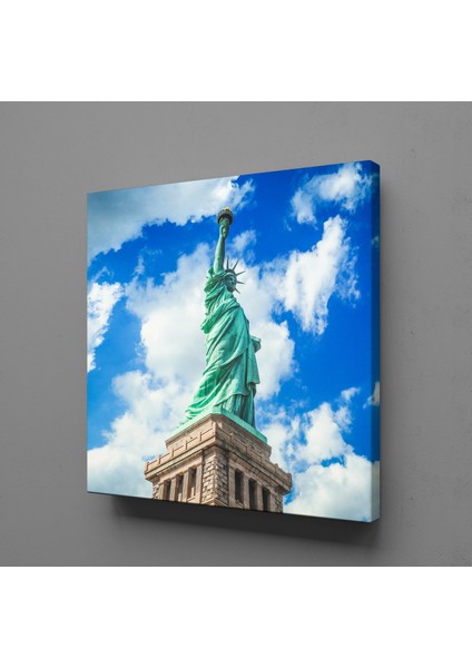 Özgürlük Heykeli ve Gökyüzü 60 x 60 cm