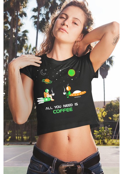 Uzayda Kahve Siyah Kısa, Kesik Crop Top Kadın Tişört