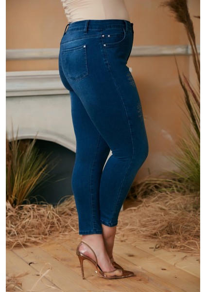 Taş Detaylı Büyük Beden Mavi Kot Pantolon fiyatları