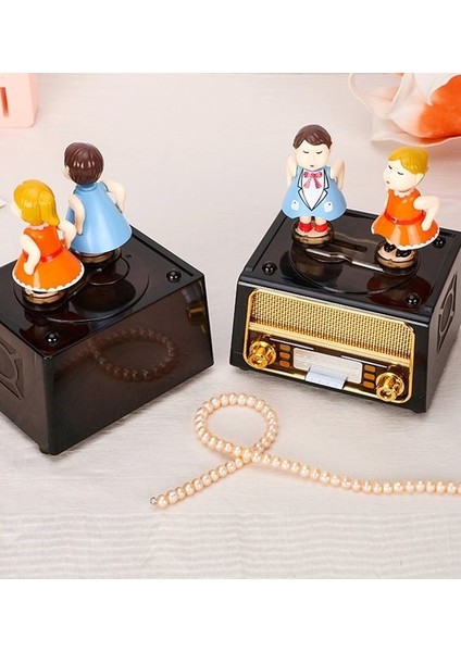 Hareket Eden ve Öpüşen Çift Nostaljik Müzik ve Takı Kutusu fiyatları