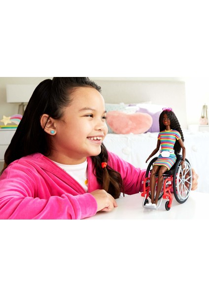 Fashionistas Bebek #166 Barbie Tekerlekli Sandalye fiyatları