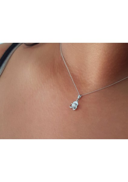 E Renk 0,13 Karat Pırlanta Tektaş Kolye 0423P0017