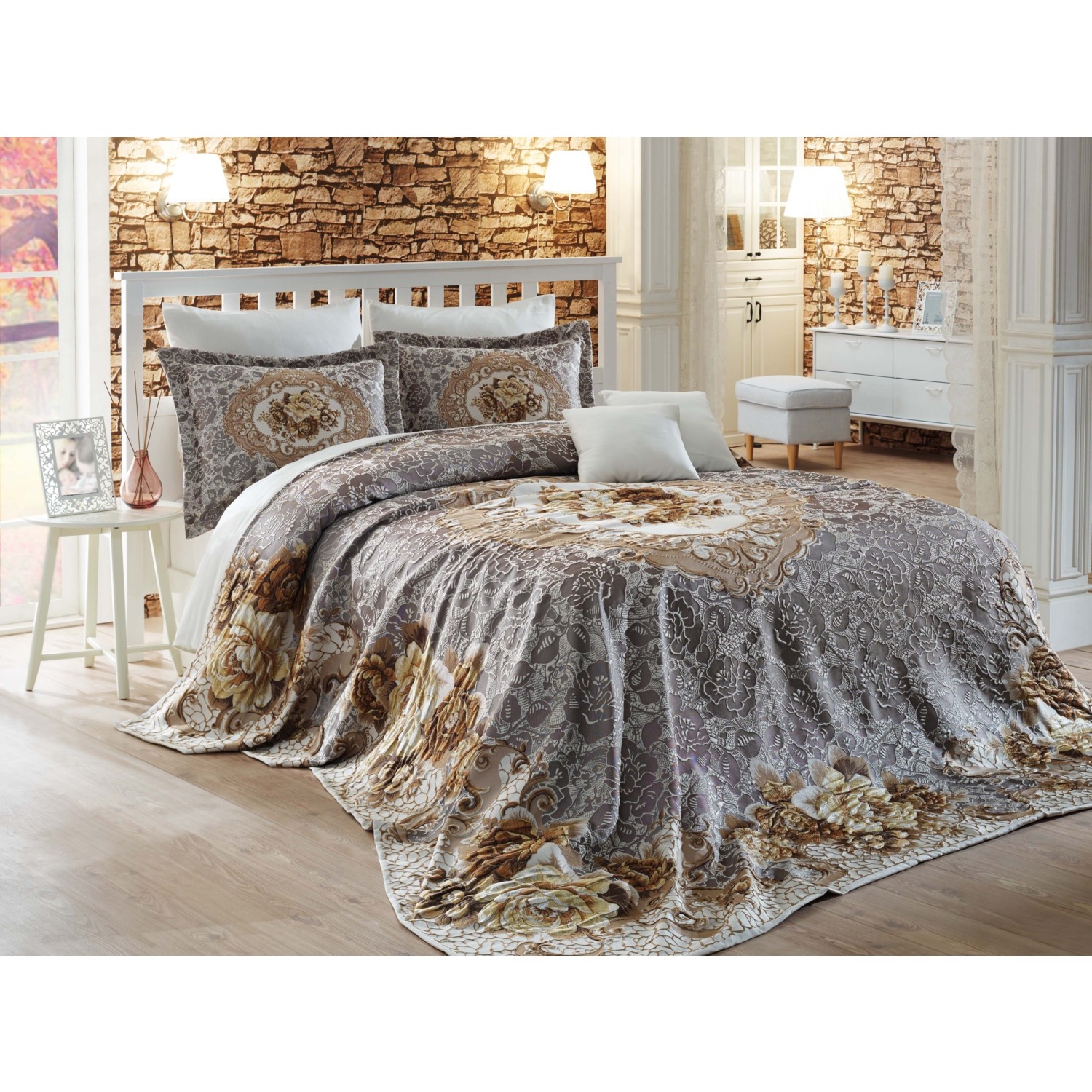 Dantela Vita Jakarlı Çift Kişilik Yatak Örtüsü Elita Bej Dantela Vita Jakarlı Çift Kişilik Yatak Örtüsü Elita Bej