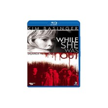 While She Was Out (Dışarıda ve Tehlikede)