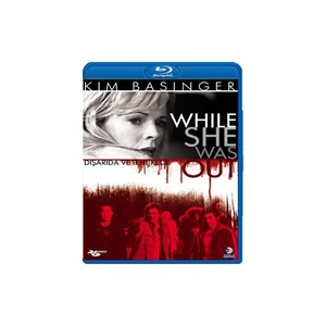 While She Was Out (Dışarıda ve Tehlikede)