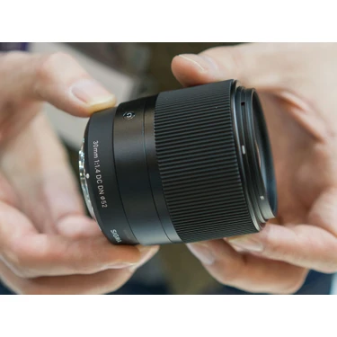 Sigma 30mm F1.4 DC DN Lens Sony E Uyumlu Düşük Işık Per Fiyatı