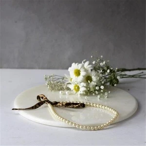 Mermer 28 cm Beyaz Yuvarlak Sunum Tabağı