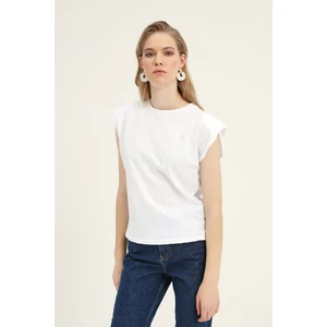 Vatkalı Kolsuz Basic TShirt Beyaz