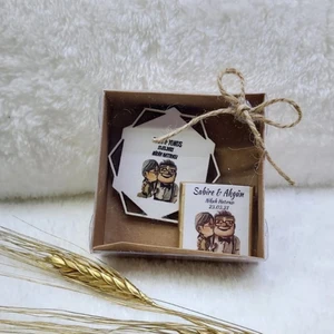 Hayaller Dükkanı 30 Adet Kutu Içerisinde Yaşlı Çift Ahşap Magnet ve Madlen Çikolata  Söz Liği Nikah Şekeri