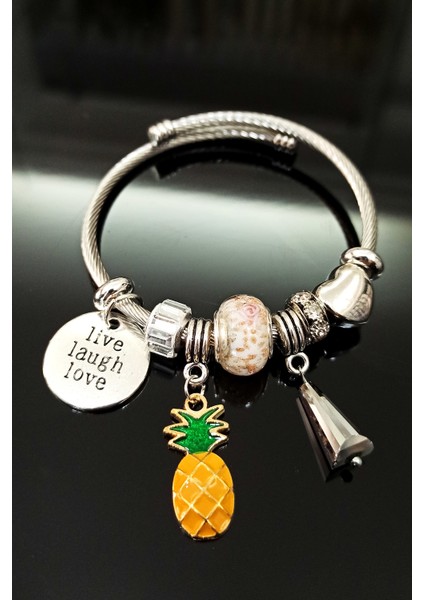 Kadın Model Charm Çelik Bileklik Ananas