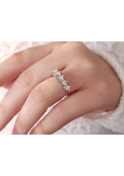 G Renk 0,58 Karat Pırlanta 5 Taş Yüzük 0423R0111