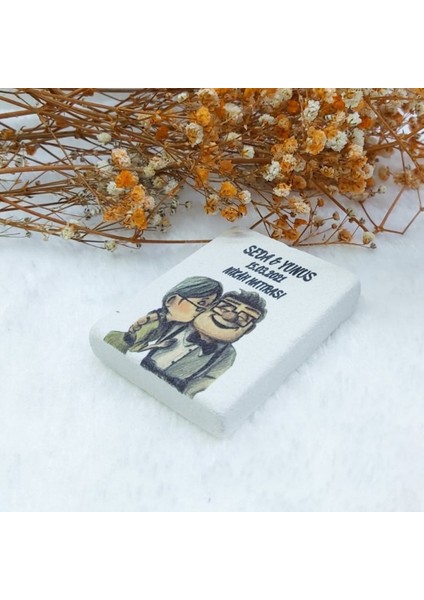 30 Adet Taş Magnet 6x4 Nikah Şekeri Nişan Liği Up Model Yaşlı Çift Bakıslı Kişiye Özel