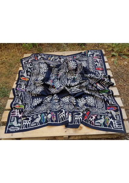 BE.1942 Tasarımı Siyah Tokat Taş Baskı Masa Örtüsü BEG 2398 fiyatları