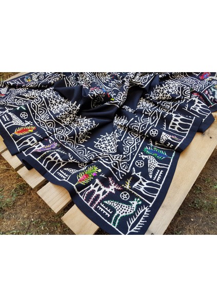 BE.1942 Tasarımı Siyah Tokat Taş Baskı Masa Örtüsü BEG 2398 modelleri