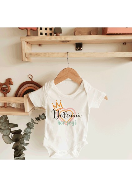 Unisex Dedesinin Her Şeyi Yazılı Kısa Kol Organik Bebek Body Zıbın