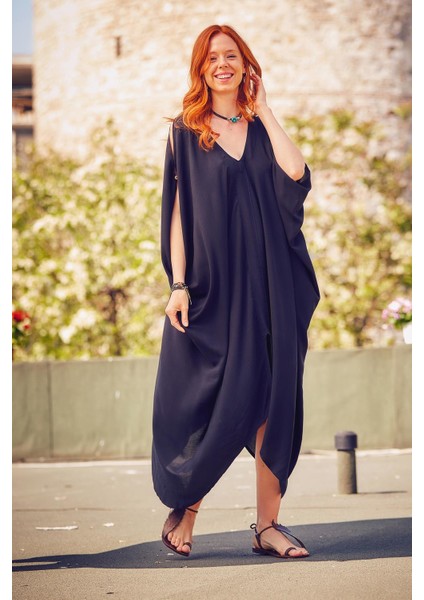 Otantik Desenli Sırt Dekolteli Uzun Elbise