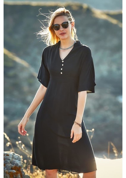 Dik V Yaka Düğmeli Gizli Fermuarlı Elbise