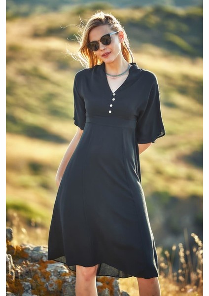 Dik V Yaka Düğmeli Gizli Fermuarlı Elbise fiyatları