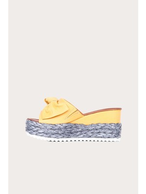 Bueno Shoes Sarı Deri Kadın Dolgu Topuklu Terlik