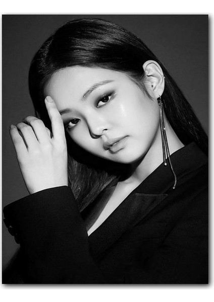 Ahşap Tablo Sevimli Vampir Jennie Blackpink Görseli