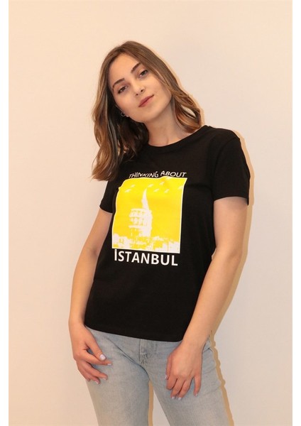 Kadın İstanbul Baskılı Bisiklet Yaka T-shirt