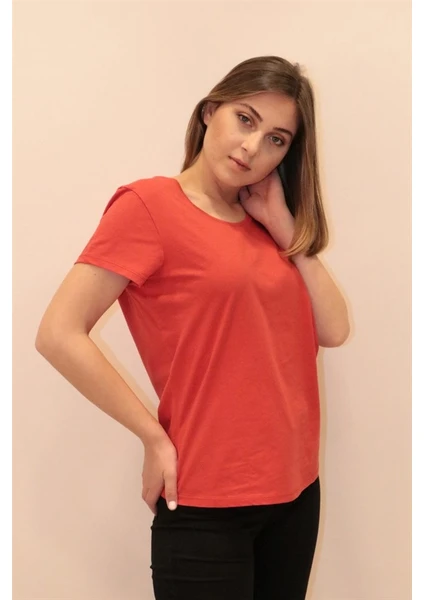 Kadın Kırmızı Bisiklet Yaka Basic T-Shirt