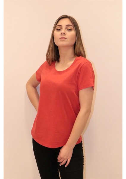 Kadın Kırmızı Bisiklet Yaka Basic T-Shirt