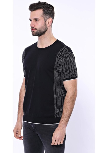 Erkek Slimf Fit Bisiklet Yaka Kenarları Desenli Tişört fiyatları