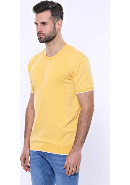 Erkek Slimf Fit Bisiklet Yaka Kenarları Desenli Tişört fırsatları