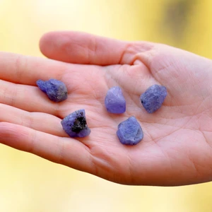 Taş Sandığı Küçük Boy Tanzanit Taşı Ham Kütle