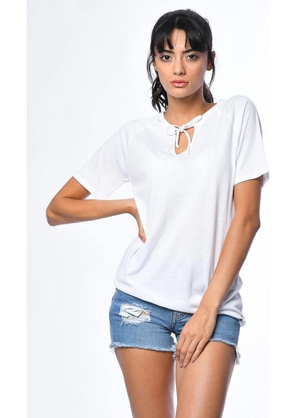 Arkası Kalp Baskılı, Yakası Bağlamalı Kısa Kollu T-Shirt - Beyaz Beyaz - Xs modelleri