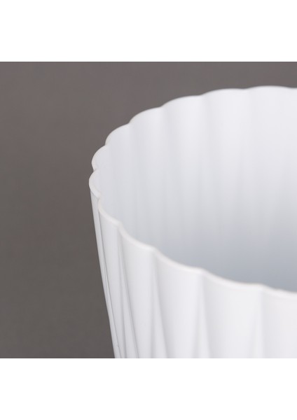 Plastik Istiridye Saksı No:1 Beyaz 0,9 Litre 12X11 cm