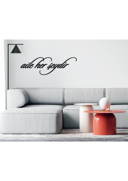 Gift Aile Her Şeydir Ahşap Duvar Yazısı