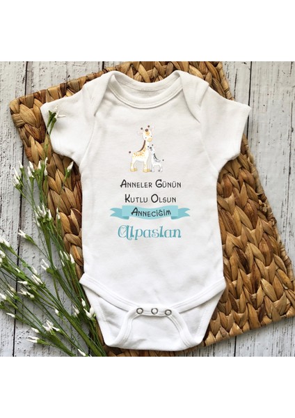 Zürafa Desenli Anneler Günün Kutlu Olsun Anneciğim Kişiye Özel Mavi Baskılı Bebek Body Zıbın