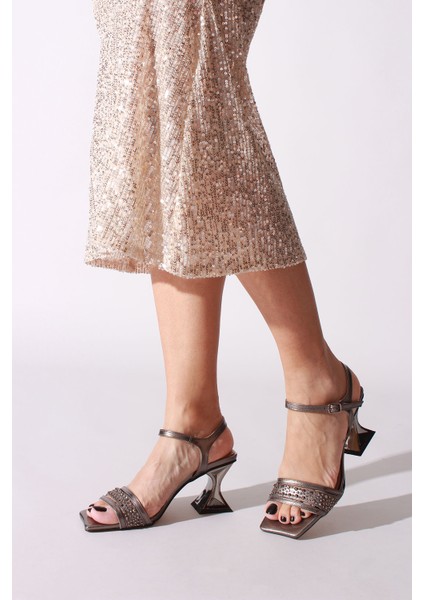 Plus Platin Kırışık Rugan Kadın Topuklu Ayakkabı