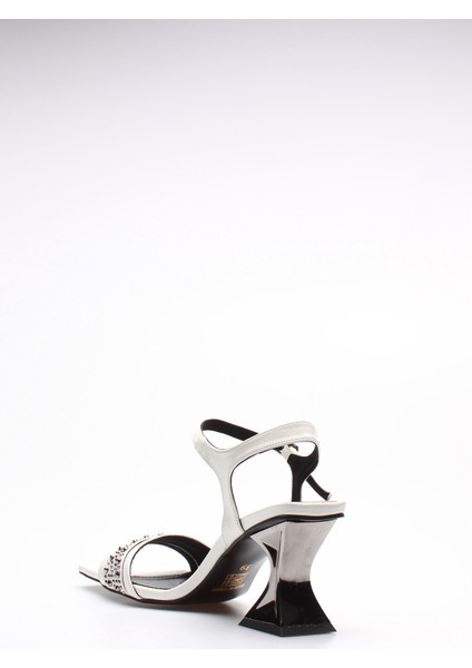 Plus Beyaz Kırışık Rugan Kadın Topuklu Ayakkabı fırsatları