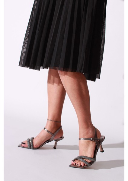 Plus Platin Taşlı Kırışık Rugan Kadın Topuklu Ayakkabı