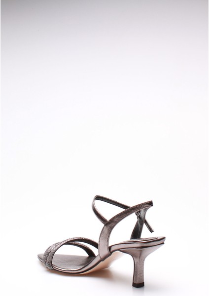 Plus Platin Taşlı Kırışık Rugan Kadın Topuklu Ayakkabı fırsatları