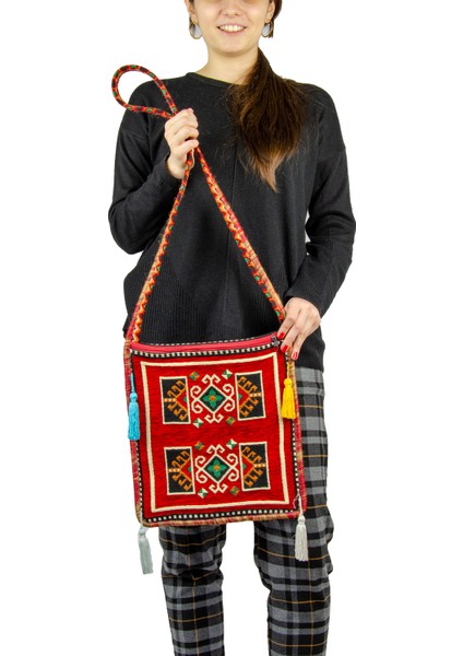 Otantik Vintage Etnik Kilim Desen Püsküllü Omuz ve Postacı Çantası Kırmızı
