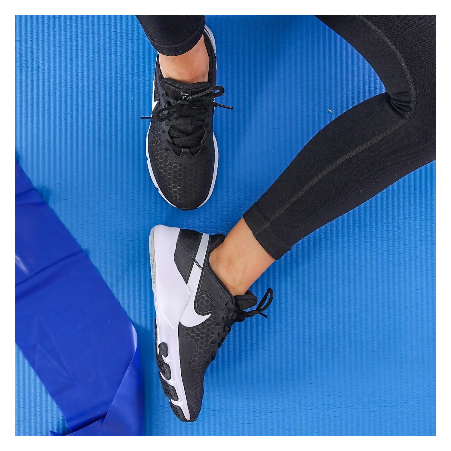 Nike CQ9545-001 W Legend Essential 2 