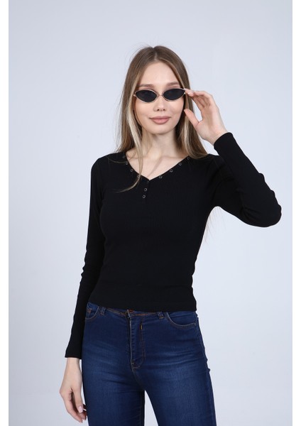 Kadın Siyah Yakası Çıtçıt Detaylı Uzun Kol T-Shirt