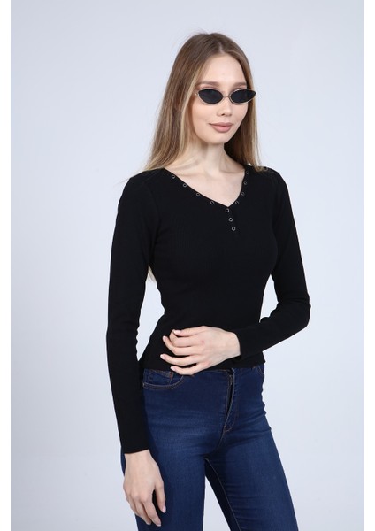 Kadın Siyah Yakası Çıtçıt Detaylı Uzun Kol T-Shirt fiyatları