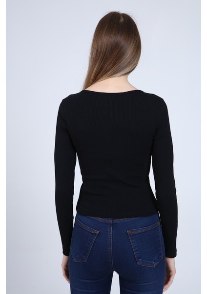 Kadın Siyah Yakası Çıtçıt Detaylı Uzun Kol T-Shirt indirimleri
