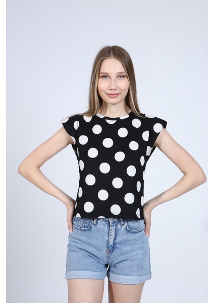 Kadın Beyaz Puantiyeli Vatkalı T-Shirt