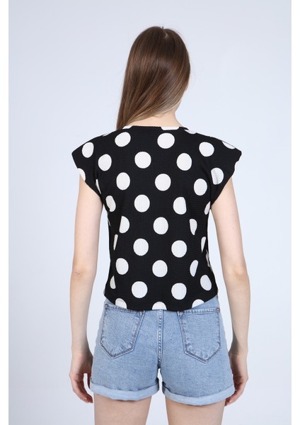 Kadın Beyaz Puantiyeli Vatkalı T-Shirt indirimleri
