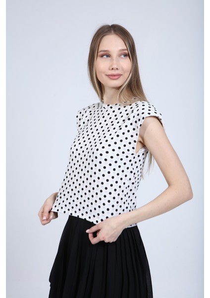 Kadın Siyah Puantiyeli Vatkalı T-Shirt fiyatları