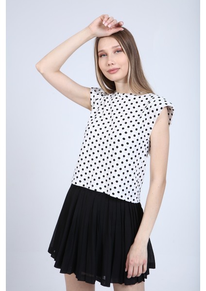 Kadın Siyah Puantiyeli Vatkalı T-Shirt fırsatları