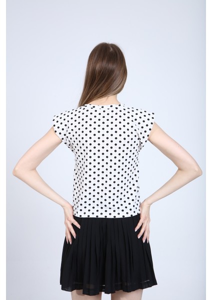 Kadın Siyah Puantiyeli Vatkalı T-Shirt indirimleri